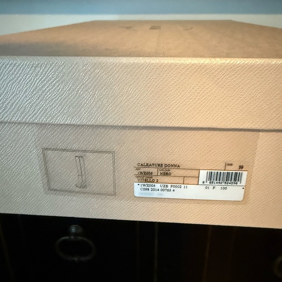 Beautiful Prada Boots from Holt Renfrew size 39 Black - Picture 13 of 15